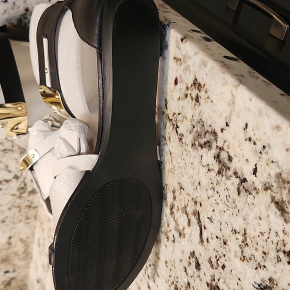 Obsession Rules Tamara Metal Buckle Ankle Flat Sandals 9M New In Box 9M - Picture 5 of 7